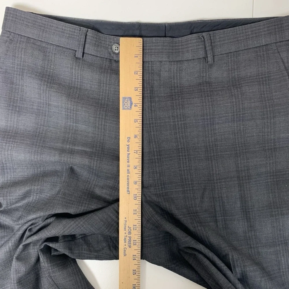 Jos A Bank Traveler 2 Pc Gray Plaid Wool Suit Mens 43L‎ / 37 x 32 Jacket Pants